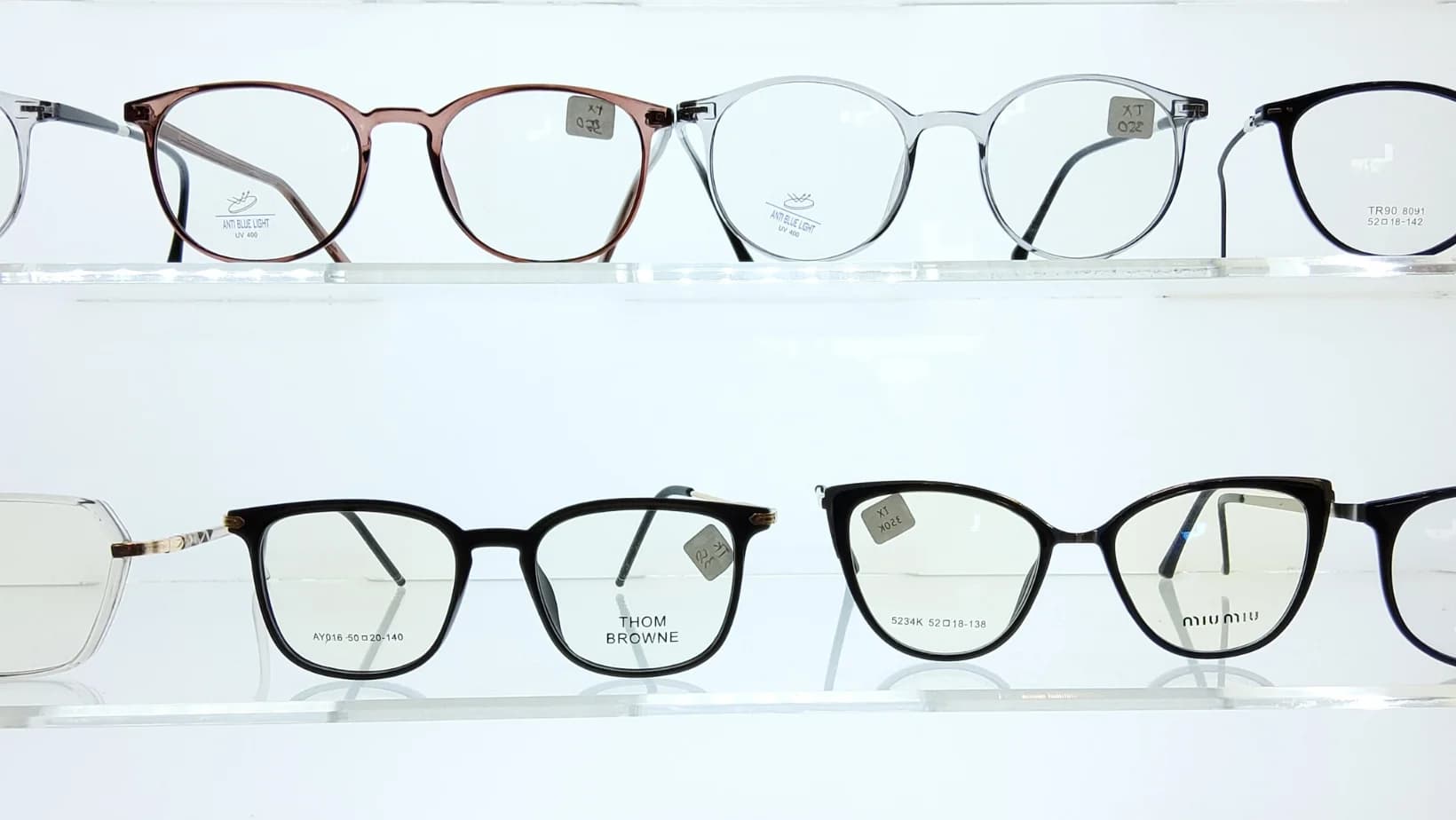 3 Aspecte esentiale de care sa tii cont cand alegi ramele de ochelari