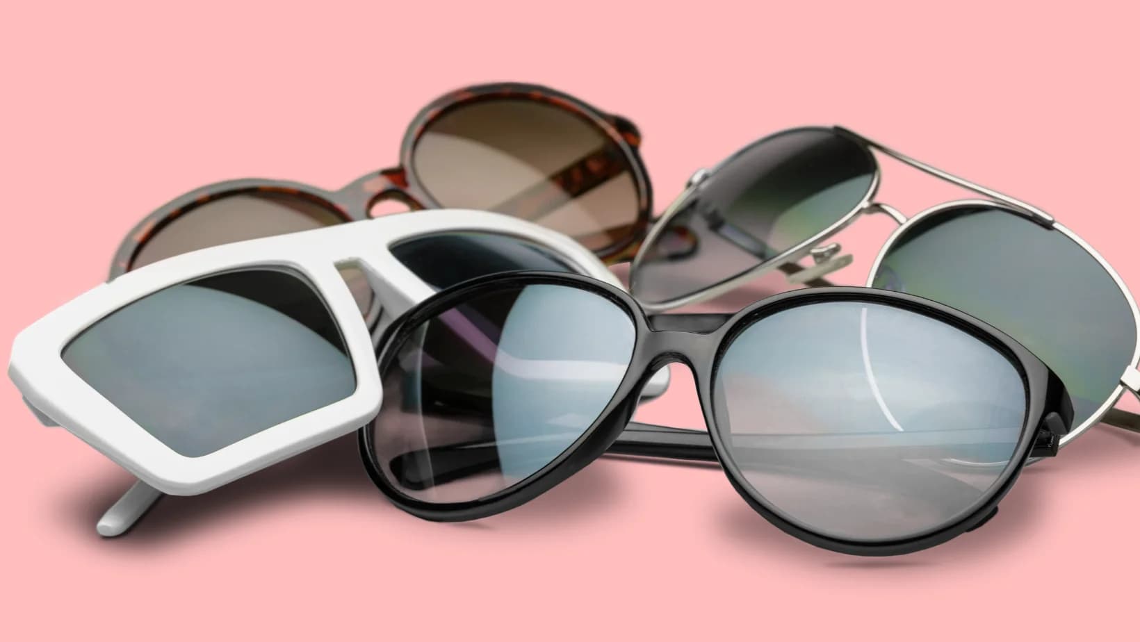 Diferenta dintre ochelari de soare obisnuiti si cei cu dioptrii: ce trebuie sa stii