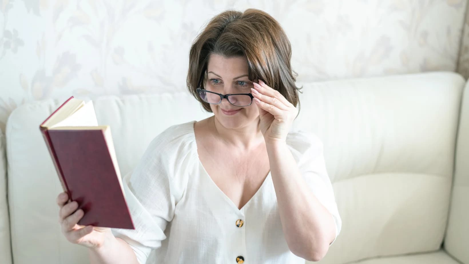 Presbiopia: cand apare, cum o recunosti si ce solutii exista pentru o vedere buna dupa 40 de ani