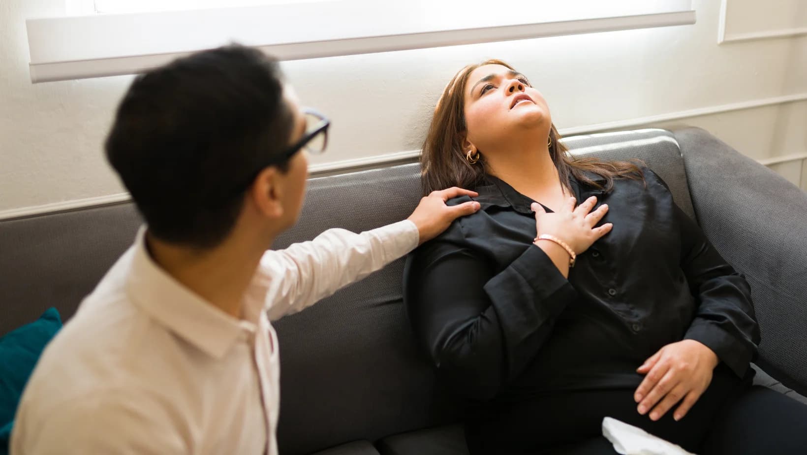 Primul ajutor in caz de infarct: Cum sa ajuti persoana in cauza pana la sosirea ambulantei